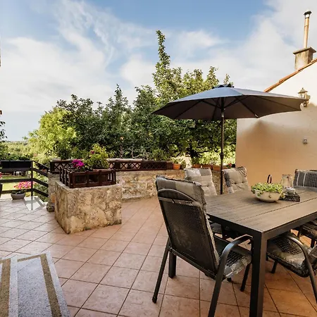 Mirna Stress Free Vol.2 公寓